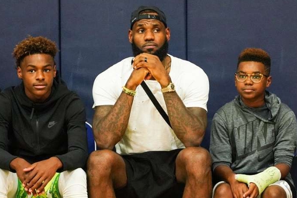 詹姆斯有幾個(gè)兒子？