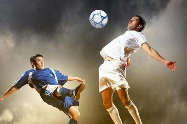 為什么足球球員的薪資都很高？